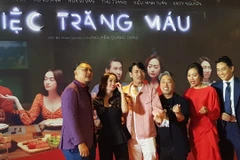 Từ trái sang: Nhà sản xuất Phan Gia Nhật Linh, Kaity Nguyễn, Kiều Minh Tuấn, đạo diễn Quang Dũng, Hồng Ánh, Hứa Vĩ Văn tại buổi chiều sớm đầu tiên tại Hà Nội, ngày 20/10. (Ảnh: Minh Anh/Vietnam+)