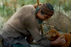 Lão Hạc và cậu Vàng trong phim của đạo diễn Trần Vũ Thủy. (Ảnh: Nhà phát hành)