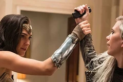 Màn đấu tay đôi giữa Wonder Woman và Cheetah được đánh giá cao trong 'Wonder Woman 1984'. (Ảnh: Nhà phát hành)