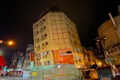 Một khách sạn bị nghiêng sau động đất tại Hoa Liên, Đài Loan (Trung Quốc), ngày 23/4/2024. (Ảnh: AFP/TTXVN)