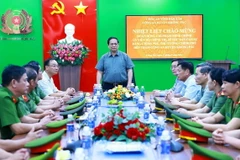 Thủ tướng Phạm Minh Chính thăm cán bộ, chiến sỹ Công an huyện Krông Pắk (Đắk Lắk). (Ảnh: Dương Giang/TTXVN)