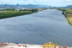 Quảng Bình hợp long cầu bắc qua sông Gianh