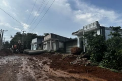 Do vướng quy hoạch, nhiều hộ dân thôn Tân Bình (xã Lộc Châu, Bảo Lộc,Lâm Đồng) không thể sửa chữa, xây dựng nhà cửa, ổn định cuộc sống trong nhiều năm qua. (Ảnh: Nguyễn Dũng/TTXVN)