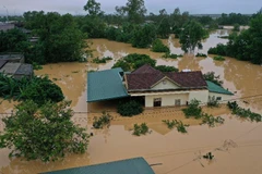 Lũ lớn trên sông Hiếu gây ngập diện rộng tại khu vực xã Thanh An, huyện Cam Lộ và phường Đông Giang, thành phố Đông Hà, tỉnh Quảng Trị. 