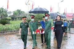 Quang cảnh lễ viếng, truy điệu, an táng hài cốt các liệt sỹ. (Ảnh: K GỬIH/TTXVN)