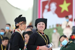 Đại biểu các dân tộc thiểu số Việt Nam dự Đại hội trong trang phục truyền thống đặc sắc. (Ảnh: Dương Giang/TTXVN)