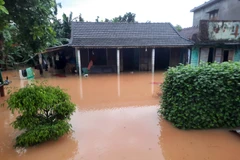 Mưa lớn gây ngập lụt trở lại tại thị trấn Cam Lộ, huyện Cam Lộ. (Ảnh: Hồ Cầu/TTXVN)