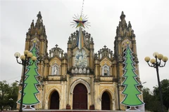 Nhà thờ giáo xứ Phạm Pháo, xã Hải Minh (Hải Hậu, Nam Định) trang trí đón Giáng sinh. (Ảnh: Nguyễn Lành/TTXVN)