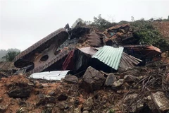 Hiện trường sạt lở núi tại Thủy điện Rào Trăng 3. (Ảnh: TTXVN phát)
