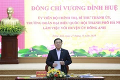 Bí thư Thành ủy Hà Nội Vương Đình Huệ phát biểu tại buổi làm việc. (Ảnh: TTXVN)