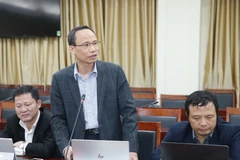 Tiến sỹ Cấn Văn Lực, chuyên gia kinh tế trưởng của BIDV trình bày nội dung 'Đánh giá tình hình kinh tế-xã hội Việt Nam 2011-2020 và đề xuất đột phá chiến lược cho giai đoạn 2021.' (Ảnh: Doãn Tấn/TTXVN)