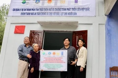 Bàn giao nhà chống bão lũ cho người dân nghèo tỉnh Thừa Thiên-Huế. (Nguồn: UNDP)