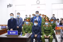 Các bị cáo tại phiên tòa. (Ảnh: Doãn Tấn/TTXVN)