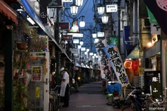 Nhiều cửa hàng ăn uống ở Nhật Bản phải đóng cửa do doanh thu sụt giảm. (Nguồn: Bloomberg)