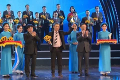 Đại diện Qui Phúc nhận vinh danh Thương hiệu Quốc gia Việt Nam năm 2020. (Nguồn: Vietnam+)