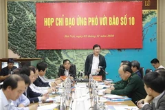 Phó Thủ tướng Chính phủ, Trưởng ban Chỉ đạo Trung ương về Phòng, chống thiên tai Trịnh Đình Dũng phát biểu chỉ đạo công tác ứng phó với bão số 10. (Ảnh: Vũ Sinh/TTXVN)