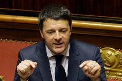 Thủ tướng Italy vượt qua bỏ phiếu tín nhiệm về ngân sách 2015
