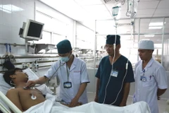 Dùng trực thăng đưa ngư dân từ Trường Sa về đất liền cấp cứu