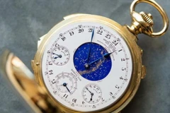 Đồng hồ cổ Patek Philippe được bán với giá kỷ lục 21,3 triệu USD