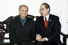 Chủ tịch Mặt trận thăm gia đình nguyên lãnh đạo Bộ Quốc phòng