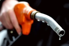 Giá dầu thế giới lấy lại "đà” sau báo cáo của Bộ Năng lượng Mỹ