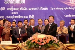 Việt Nam giúp Lào xây dựng các tuyến giao thông quan trọng