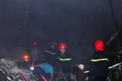 TP.HCM: Cháy lớn thiêu rụi gần 1.000m2 kho chứa phế liệu