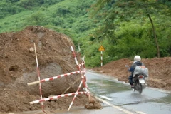 Thông xe tuyến Quốc lộ 279 sau hơn 24 giờ bị tắc nghẽn