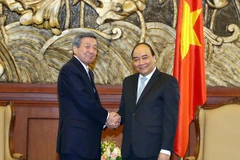 Thủ tướng Nguyễn Xuân Phúc tiếp ông Motoo Hayashi, Quyền Tổng Thư ký Đảng Dân chủ Tự do Nhật Bản. (Ảnh: Thống Nhất/TTXVN)