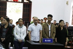 Các bị cáo tại tòa. (Ảnh: Hưng Thịnh/TTXVN)