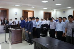 Các bị cáo tại phiên tòa ngày 12/12. (Ảnh: Thành Chung/TTXVN)