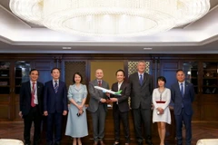 Đoàn công tác của Đại sứ quán Ý tại Việt Nam do Đại sứ Italy tại Việt Nam Antonio Alessandro dẫn đầu đã đến thăm và làm việc với Tập đoàn FLC, Hãng hàng không Bamboo Airways tại Trụ sở Hà Nội. (Nguồn: FLC)