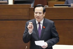 Bộ trưởng Bộ Lao động-Thương binh và Xã hội Đào Ngọc Dung trả lời nhóm vấn đề thứ hai thuộc lĩnh vực lao động, thương binh và xã hội. (Ảnh: Doãn Tấn/TTXVN)