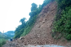 Mưa lớn tại Lai Châu gây sạt lở trên các tuyến giao thông như Quốc lộ 4H, đường tỉnh 133. (Ảnh: TTXVN phát)