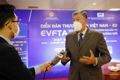Chủ tịch EuroCham Alain Cany trả lời phỏng vấn báo chí. (Ảnh: Trần Việt/TTXVN)