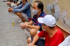 Các đối tượng tại hiện trường. (Nguồn: sggp.org.vn)