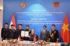 Thiếu tướng Lê Quang Đạo ký Bản ghi nhớ. (Nguồn: qdnd.vn)