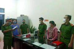 Đối tượng Cao Thị Hoài tại cơ quan Công an tỉnh Nam Định. (Ảnh: TTXVN phát)