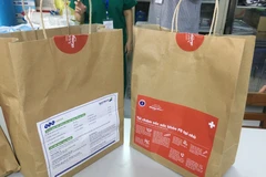Một túi thuốc cấp cho F0 điều trị tại nhà ở Thành phố Hồ Chí Minh. (Ảnh minh họa: TTXVN)