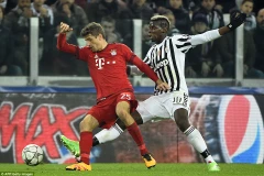 Các cầu thủ Juventus và Bayern Munich đã cống hiến cho khán gải trận cầu hay nhất vòng 1/8 Champions League. (Nguồn: dailymail.co.uk)