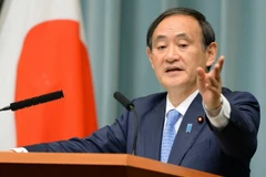Chánh văn phòng Nội các Nhật Bản Yoshihide Suga thông báo dỡ bỏ lệnh trừng phạt Iran. (Nguồn: japantimes.co.jp)
