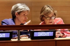 Ứng cử viên Tổng Thư ký Liên hợp quốc Irina Bokova (trái) và Vesna Pusic. (Nguồn: AP)