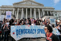 Người biểu tình tập trung gần tòa nhà Quốc hội Mỹ. (Nguồn: AP)