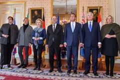 Bộ trưởng Quốc phòng 7 nước tham gia liên minh chống IS do Mỹ đứng đầu. (Nguồn: defense.gov)