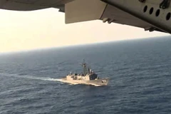 Hoạt động tìm kiếm chiếc máy bay của EgyptAir vẫn đang được tiến hành trên biển Địa Trung Hải. (Nguồn: AP)