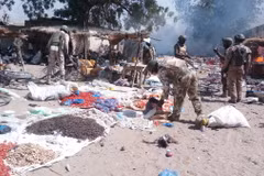 Khu lán trại của nhóm khủng bố Boko Haram sau cuộc đột kích của quân đội Nigeria. (Nguồn: THX/TTXVN)