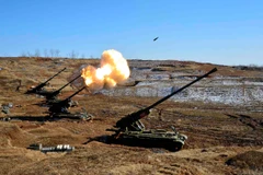 Pháo binh Triều Tiên kiểm tra bắn đạn thật. (Nguồn: KCNA)