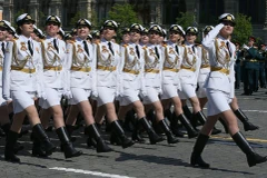 Khối nữ học viên Trường đại học St.Petersburg thuộc Bộ Nội vụ Nga tham gia lễ duyệt binh tại Quảng trường Đỏ. (Nguồn: Sputnik)
