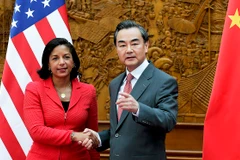 Cố vấn An ninh Quốc gia Mỹ Susan Rice và Ngoại trưởng Trung Quốc Vương Nghị. (Nguồn: scmp.com)