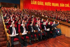 Các đại biểu biểu quyết thông qua Chương trình Đại hội. (Ảnh: TTXVN)